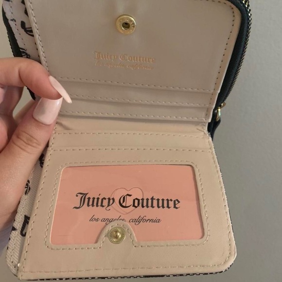 Small Juicy Couture Wallet - Picture 3 of 4